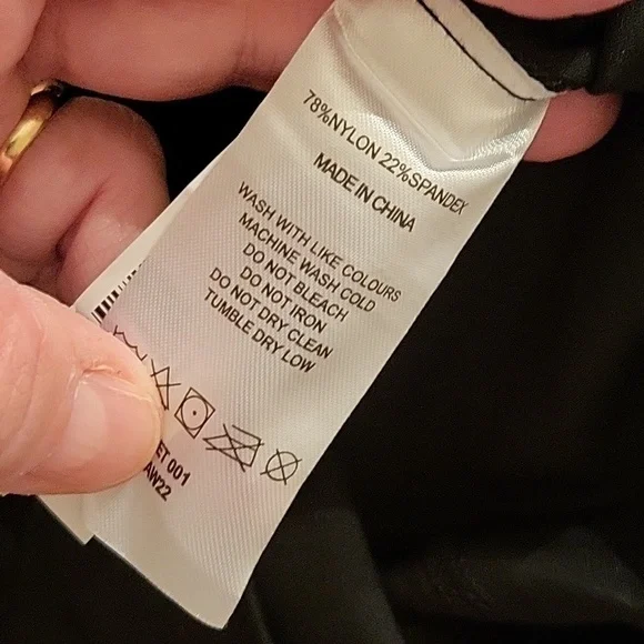 Quince Maturity Black High-Waisted Bike Shorts in Large - Picture 6 of 7